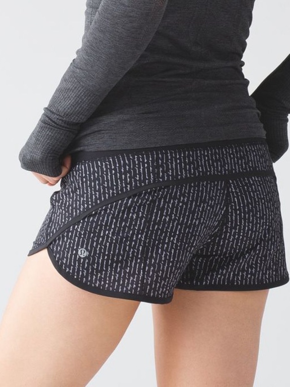Lululemon Speed Short
Pinstripe Black White/Black - Size 10